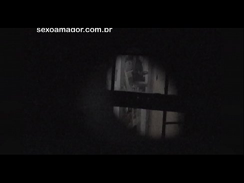 ❤️ Blondie bi dizî ji hêla dengbêjek taxê ve ku li pişt kerpîçên vala veşartiye, vîdyoyek tê kişandin ️ Pornoya rûsî li ku.sexvideogif.ru ﹏